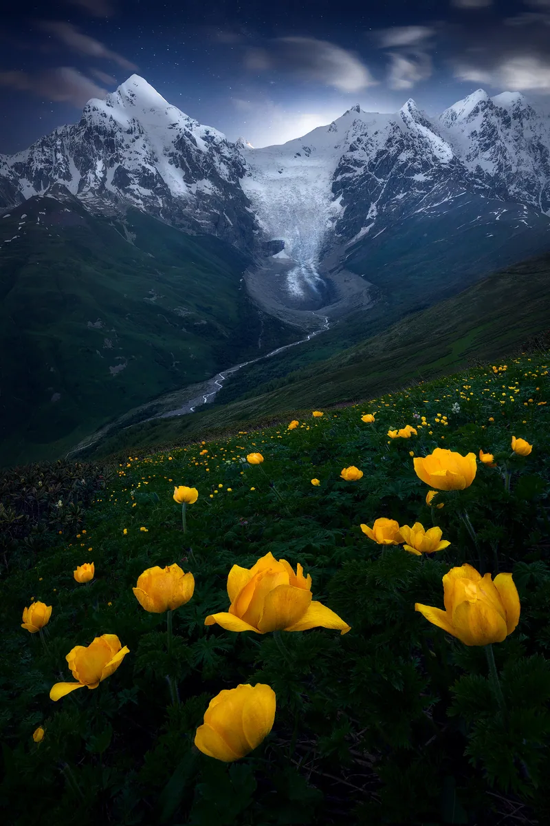 INTO THE CAUCASUS par Kassem pour SEREIN
